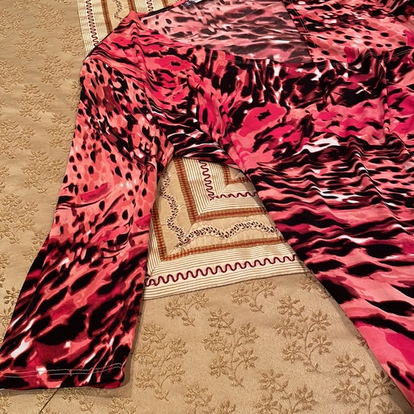 Jennifer Lopez top, sarong-style, polyester/spandex blend, reds/pinks pattern, L - Picture 3 of 9